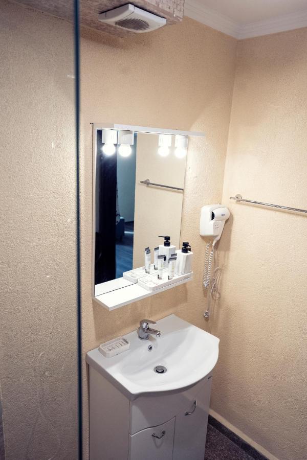 London Apartments Vaslui Extérieur photo