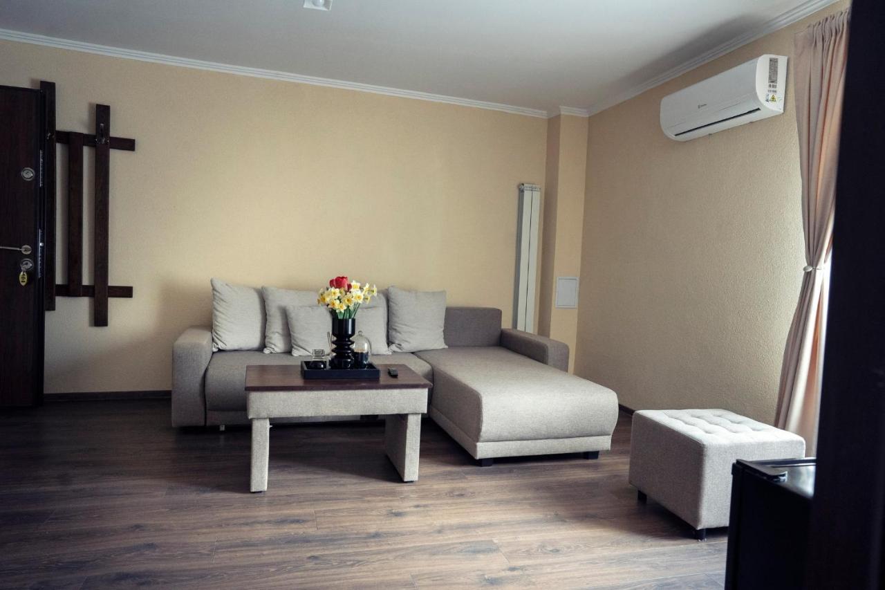 London Apartments Vaslui Extérieur photo