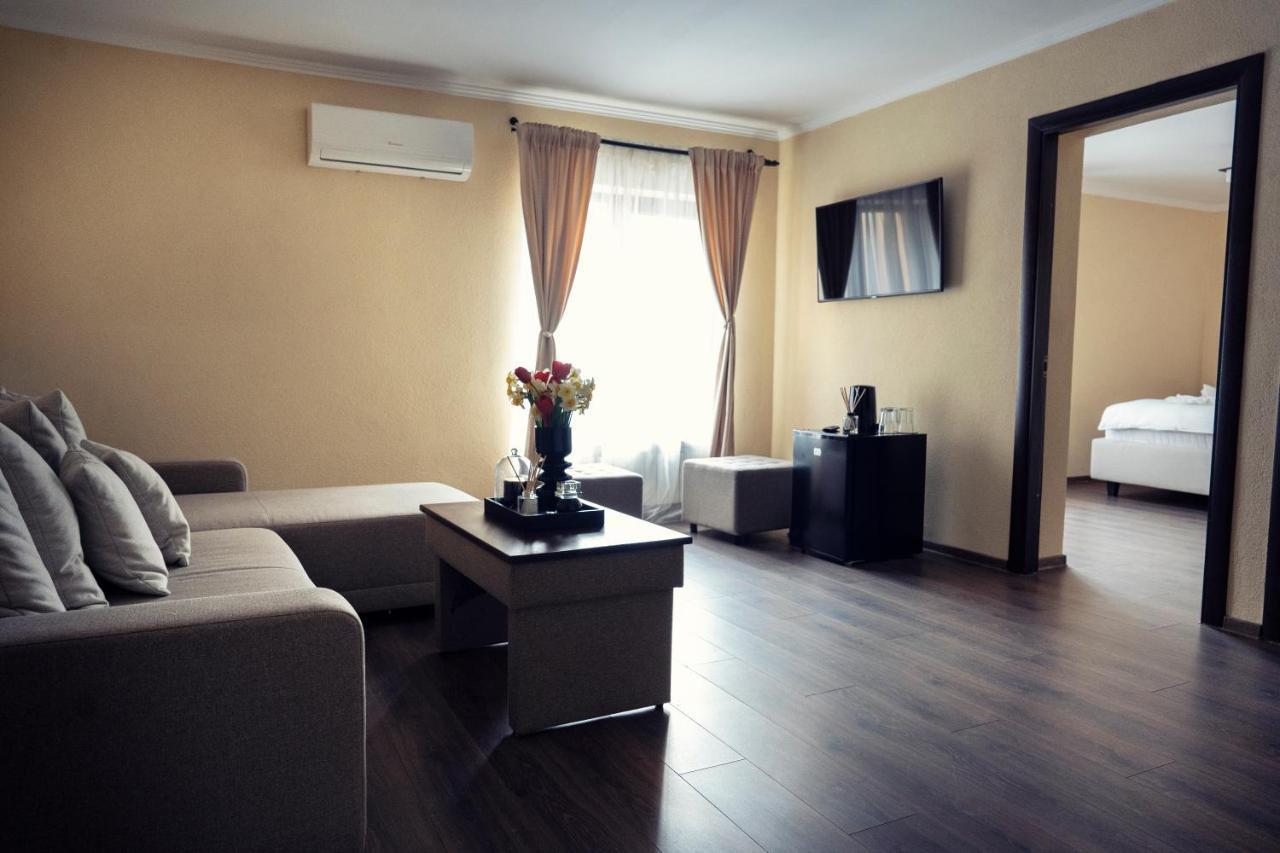 London Apartments Vaslui Extérieur photo