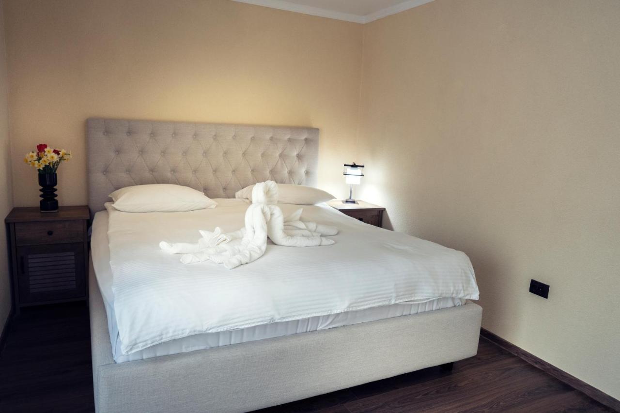 London Apartments Vaslui Extérieur photo