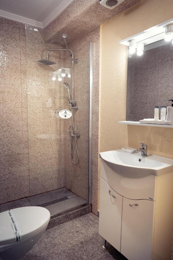 London Apartments Vaslui Extérieur photo